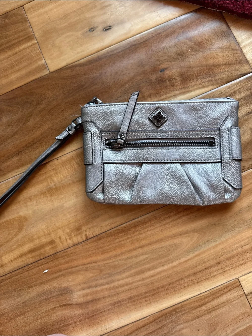 Simply Vera Vera Wang Metallic Silver Wristlet Clutch
